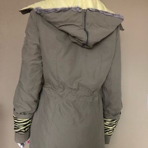 N0010 ROXY Jacket with Detachable Hood